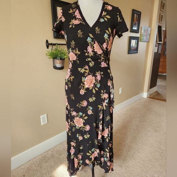 American Rag Dresses & Skirts - American Rag cie entry maxi front slit floral dress M / L